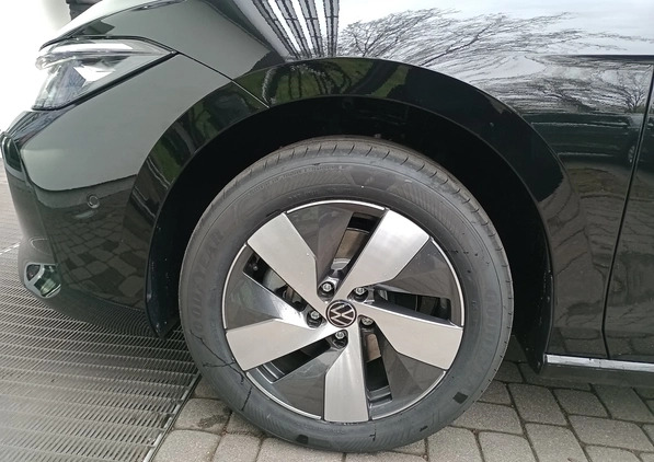 Volkswagen Passat cena 193500 przebieg: 10, rok produkcji 2024 z Kolonowskie małe 379